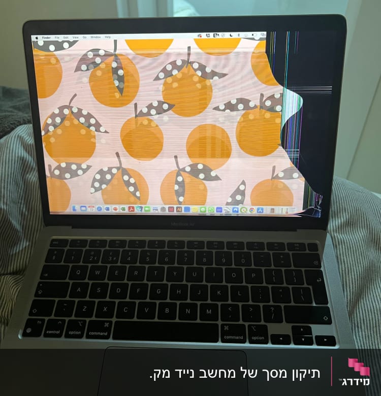 תיקון מסך של מחשב נייד מק.